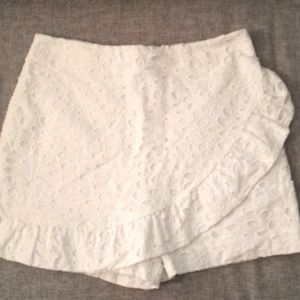 Lilly Pulitzer white crochet skort size 4